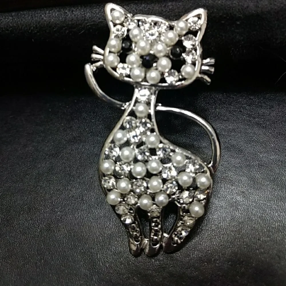 Silver tone faux pearl kitty cat pin brooch